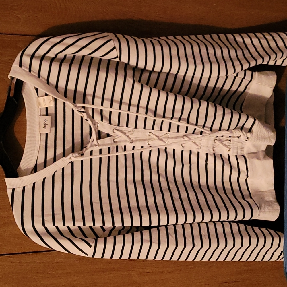 Daytrip by Vanity black and white striped sweater size medium